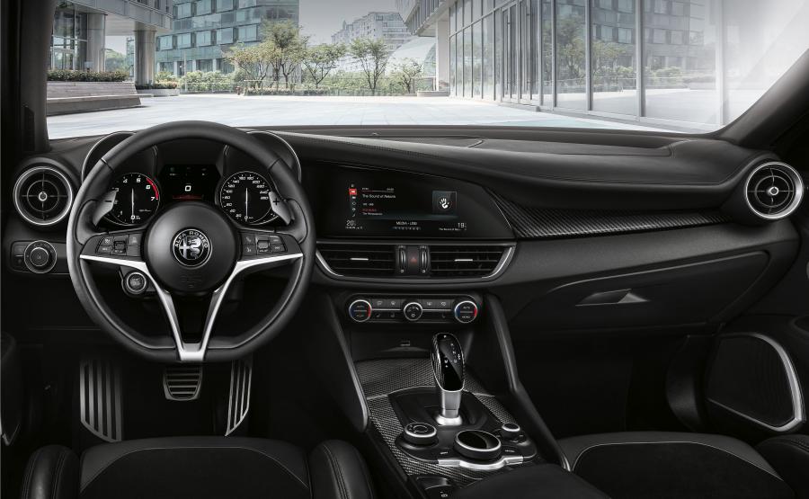Торпедо Alfa Romeo Giulia Veloce Ti Q4 (952) 2018 года  (фото 4 из 9)